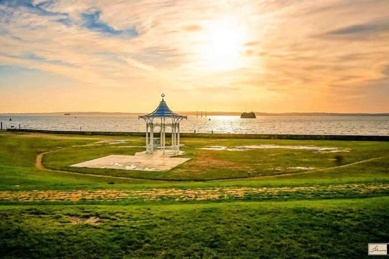 Air Maison - Stunning Beach Front Apartment Portsmouth Exteriér fotografie