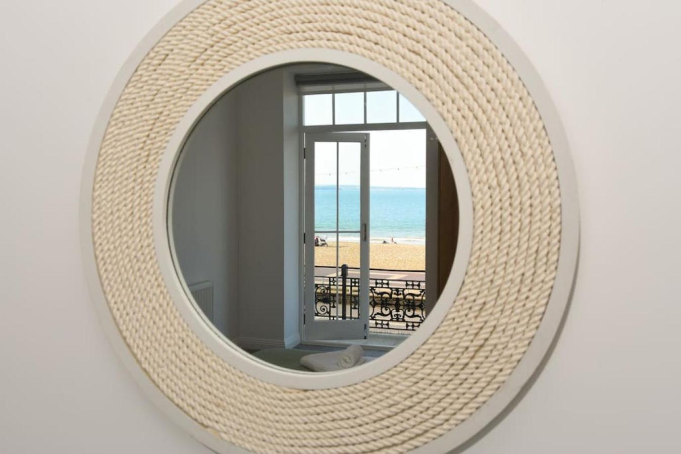 Air Maison - Stunning Beach Front Apartment Portsmouth Exteriér fotografie