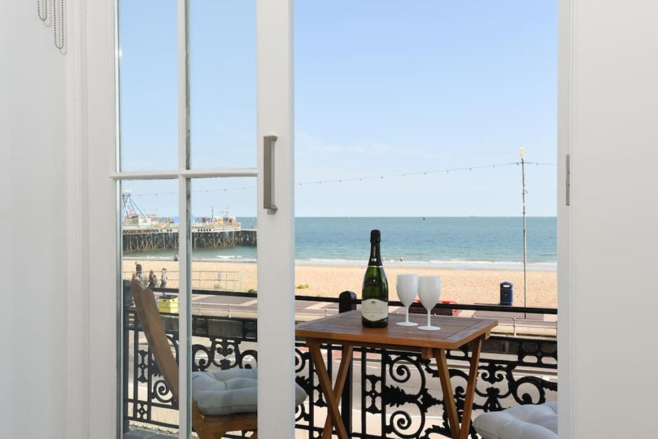 Air Maison - Stunning Beach Front Apartment Portsmouth Exteriér fotografie